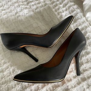 Givenchy black point toe gold detail pumps